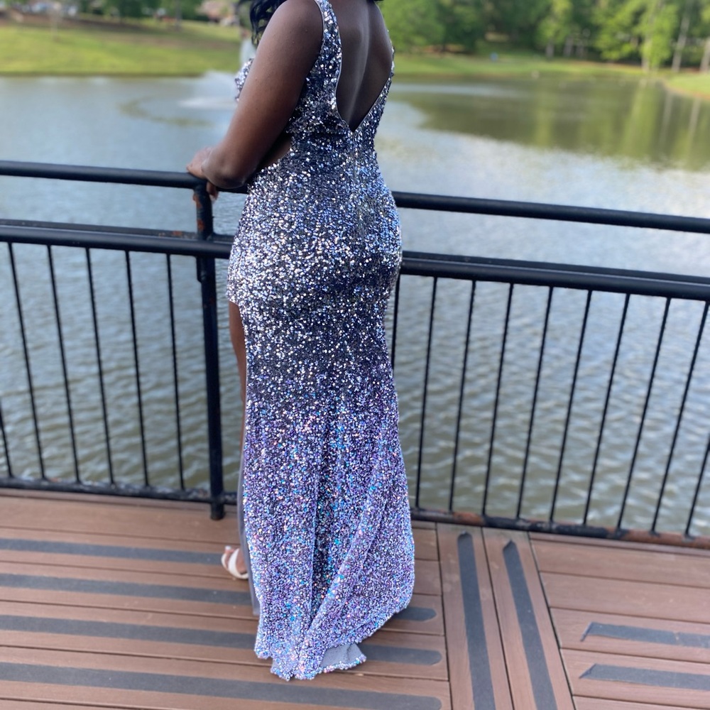 PROM DRESS - Picture 3 of 5